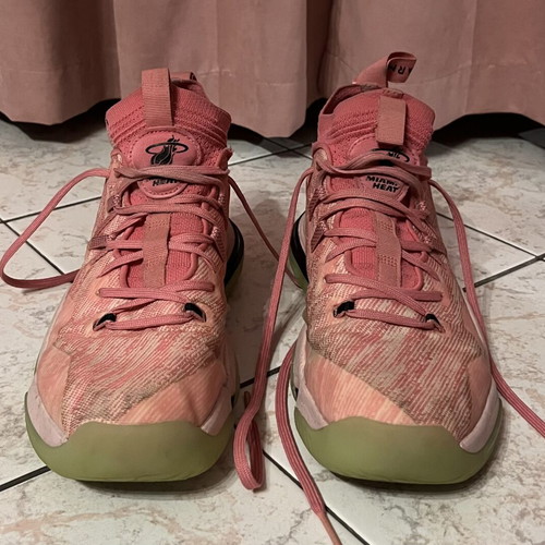 Basketball shoes size 42, pink and green