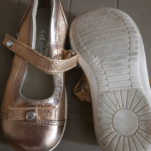 Girls' pumps size 24 like new, pink gold