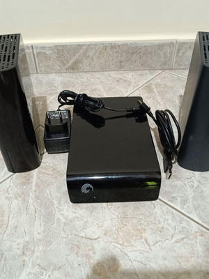 Pack of 3 external 3.5" hard drives, 2.75 TB total, with power supply and USB cable