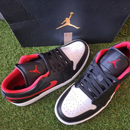 Air Jordan 1 Low Red White Toe new, size EU 42.5