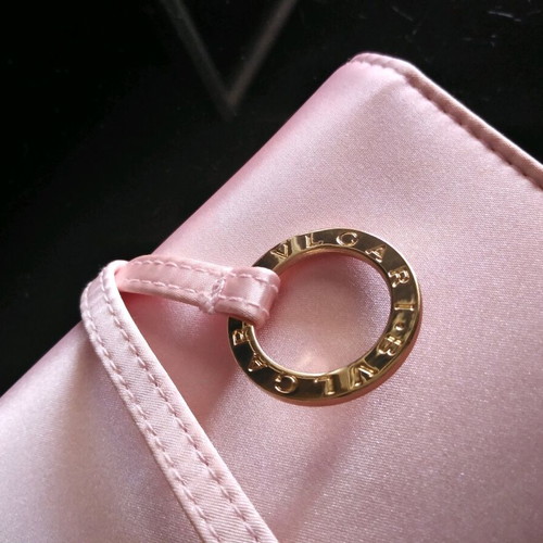 Τσαντάκι Bvlgari perfume καινούργιο, σατέν ροζ με dust bag
