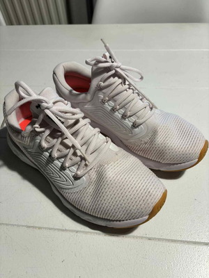 Under Armour women's sneakers size 39 like new pink