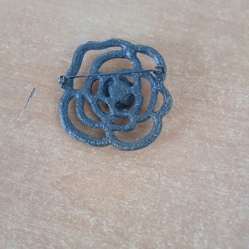 Brooch with rhinestones used, pink