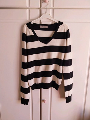 Zara blouse elastic, size small, like new, black and white