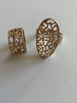 Vintage rings set with embossed design in gold color