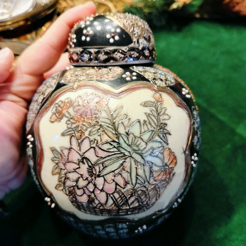 Satsuma hand-painted like new