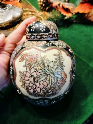 Satsuma hand-painted like new