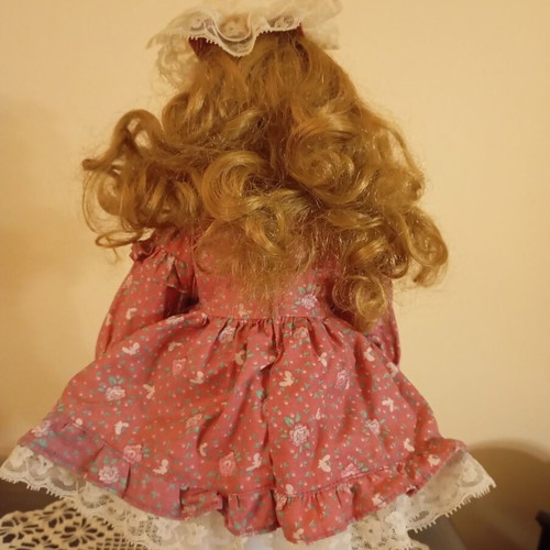 Heritage Mint Courtney Porcelain Doll used, vintage 1990