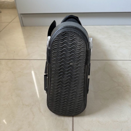 Medical orthopedic boot like new, size small and medium