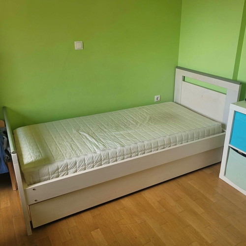 Laro single bed with cocomat mattress and additional pull-out bed like new