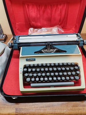 Erika vintage typewriter used with case