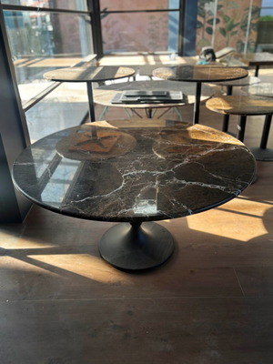 Marble table 140 cm diameter with metal base like new