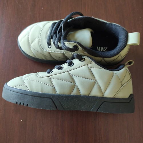 ZARA Kid's Sneakers Size 25 New