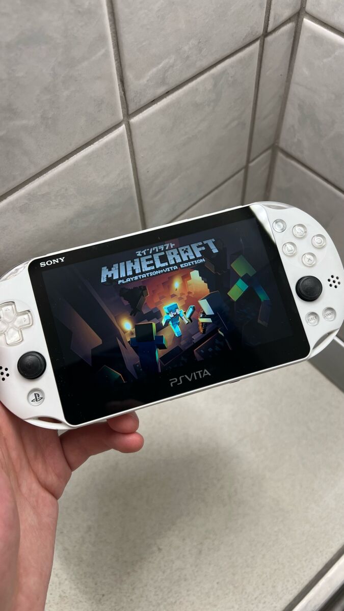 Sony PlayStation Vita 2000 Minecraft… - € 360,00 - Vendora.cy