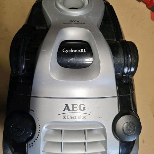 Σκούπα με Κάδο Aeg Cyclone XL μεταχειρισμένη, μη λειτουργική για ανταλλακτικά ή επισκευή