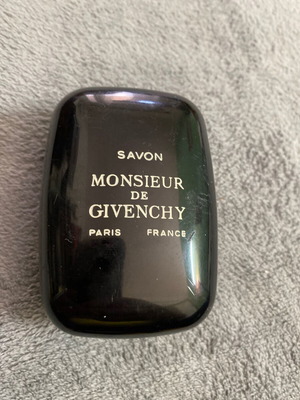 Παλιά συσκευασία σαπουνιού Givenchy μεταχειρισμένη με σαπουνοθήκη
