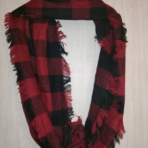 Scarf used, single plaid with fringes