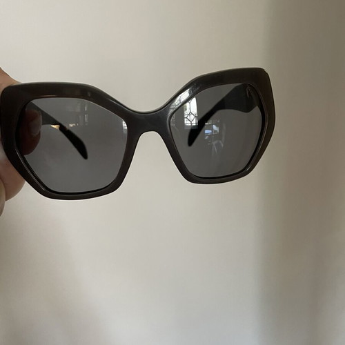 Prada sunglasses like new, gray lenses