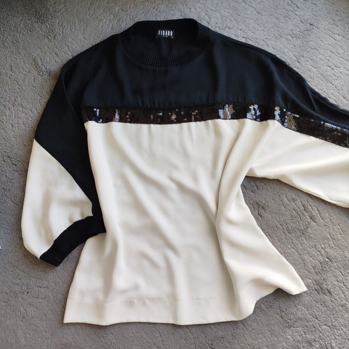 Figaro blouse black and white with wide sleeve and black sequins like new