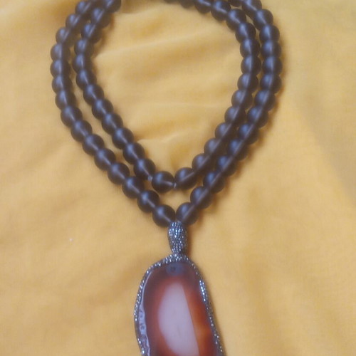 Vintage carnelian agate necklace with pendant and frosted beads