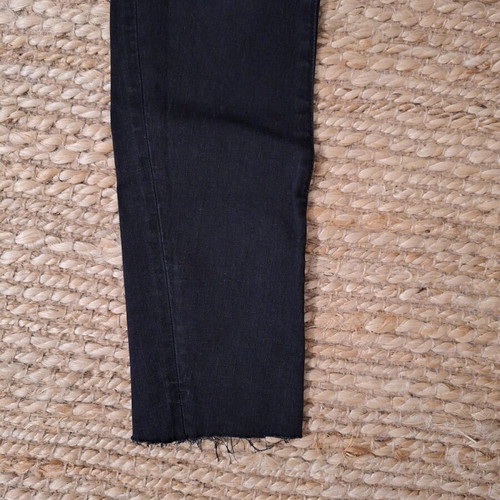 One Teaspoon women's black jeans mid-rise like new with knee rip