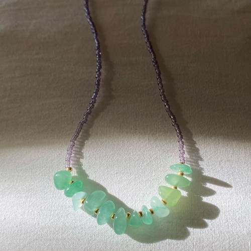 Fairy elastic necklace with glass beads and green aventurine chips
