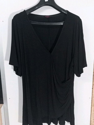 Fuego Fashion μπλούζα με V λαιμόκοψη και ντραπέ λεπτομέρεια σε μαύρο, μέγεθος 5