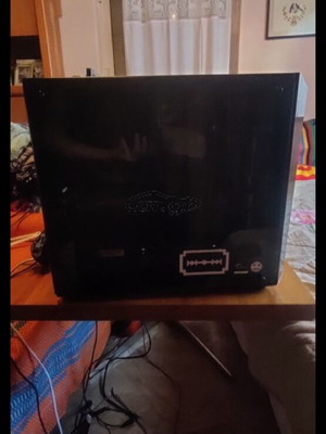 Pc air-cooled in excellent condition with keyboard and mouse