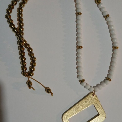 Pendant necklace with semiprecious stones new, white and gold