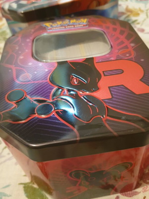 Pokemon TCG Tin Team Rocket MewTwo like new, card storage box