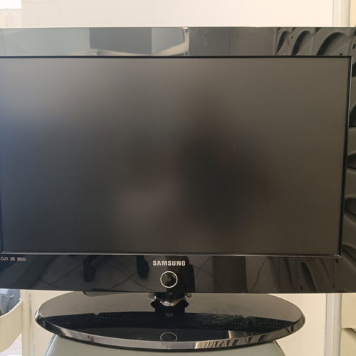 Samsung LE26A336J1D 26" HD Ready LCD TV with 2 HDMI and Stand