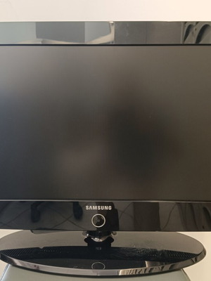 Samsung LE26A336J1D 26" HD Ready LCD TV with 2 HDMI and Stand
