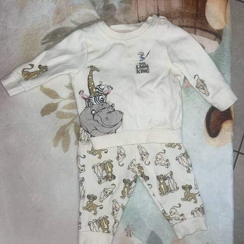 Disney baby outfits like new, pack of 2, 6-9 months