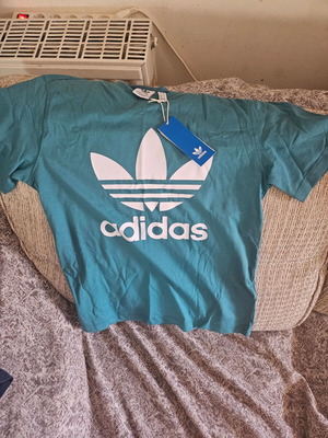 Adidas εφηβικό μπλουζάκι καινούργιο, small, τιρκουάζ