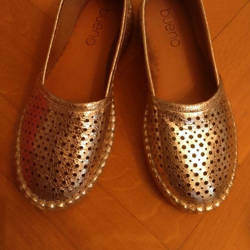 Women's shoes new, gold color, size 36
