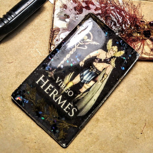 Small Hermes frame new, handmade with steel and crystals