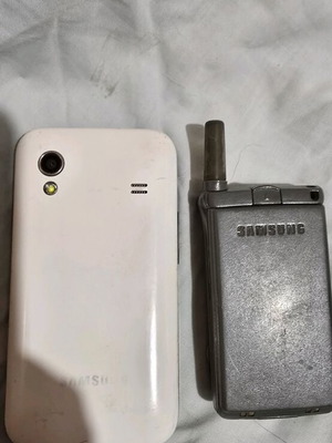 Samsung κινητά μεταχειρισμένα, σετ 2 τεμαχίων, άγνωστη λειτουργικότητα