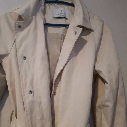 Stradivarius white coat like new