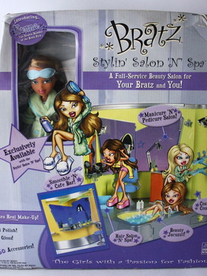 Bratz Stylin' Salon N' Spa 2003 με κούκλα Fianna καινούργιο