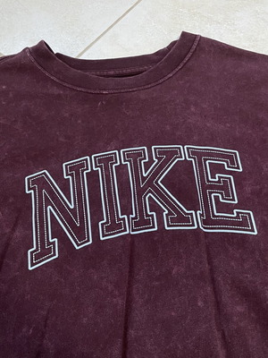 Nike T-shirt size Small, brown and turquoise