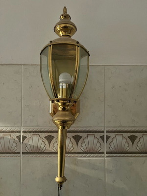 Lighting fixture like new as shown in photos