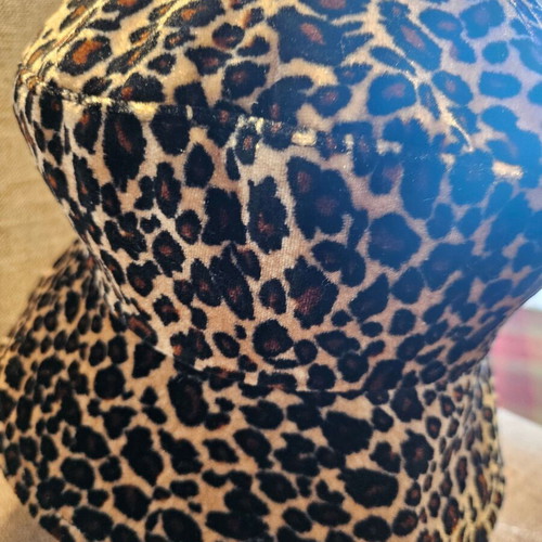 Leopard hat like new, size S and M, bought in Paris
