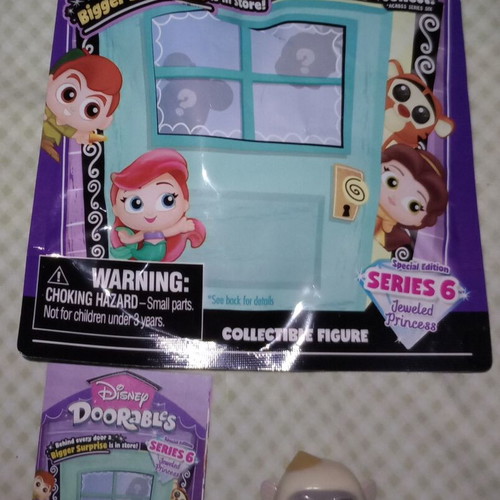 Disney Doorable Series 6 figure like new with packaging