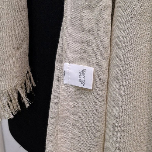 Scarf like new with golden details gold color