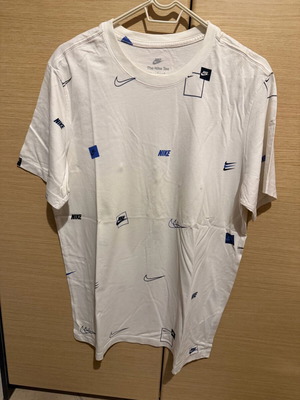 Nike T Shirt size Large like new, white