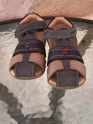 Kickers children's sandals size 23 like new, grey and blue