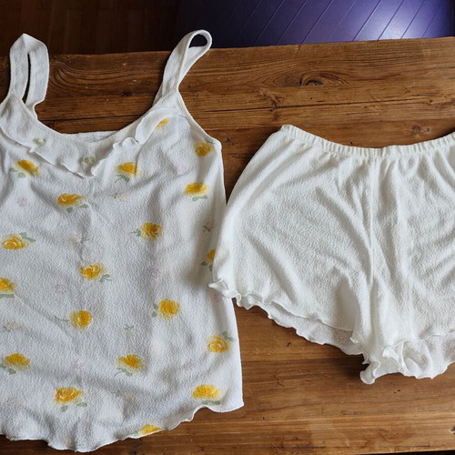 Pajama and robe set new, cotton, small medium, white and yellow