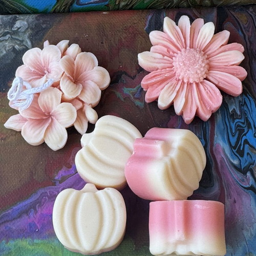 Handmade candle and wax melts with 2 flowers and 4 pumpkins