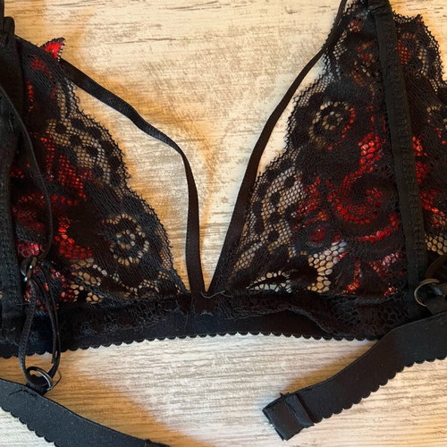 Lace black bralette with floral embroidery and chest straps like new