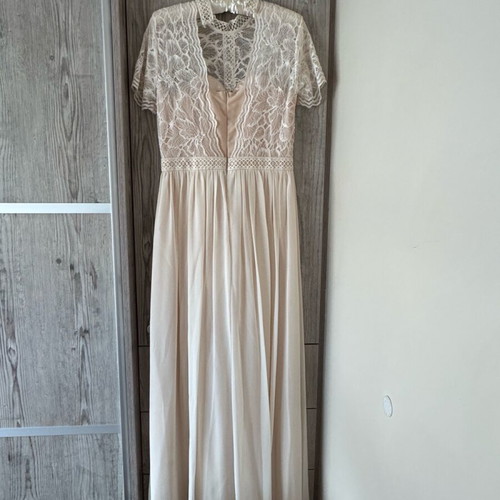 Chi Chi London dress like new, cream, size large